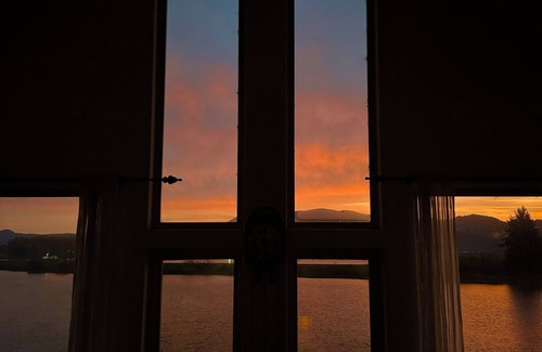 Nehalem House | Breathtaking Views at the Nehalem River Retreat