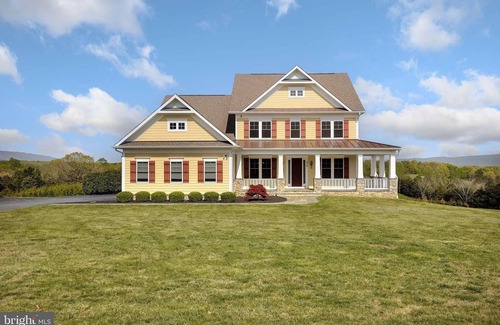 Edinburg House | Breathtaking Views Farmhouse Estate on 3 levels w/nearby activities year-round.