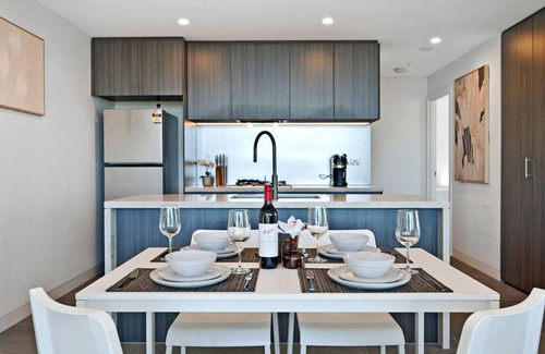 Lidcombe Apartment | Breathtaking Views! Modern 2BR: Pool, Parking, Gym