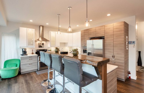 Sandy Hook House | Breathtaking views of the Porpoise Bay in the Sunshine Coast
