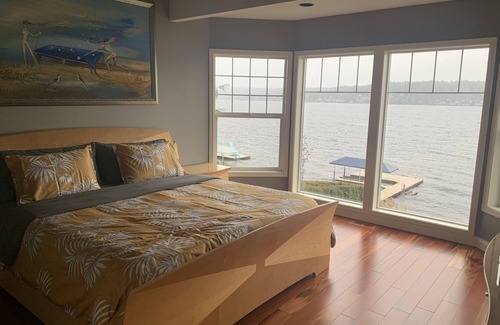 East Lake Hills House | Breathtaking views on Lake Sammamish!