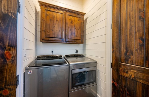 Broken Bow Cabin | Breathtaking views, rare find!