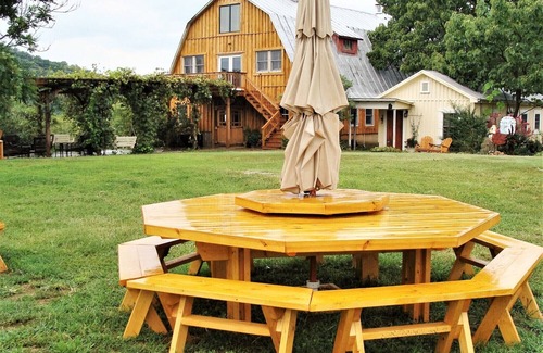 Lexington Cottage | Breathtaking Views & Cozy Studio