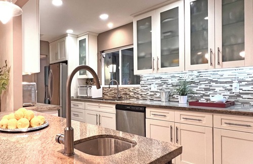 Shadow Hills House | Breathtaking Views Near Hollywood Studios