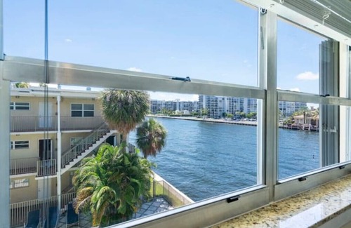 Hollywood South Central Beach Condo | Breathtaking water view condo