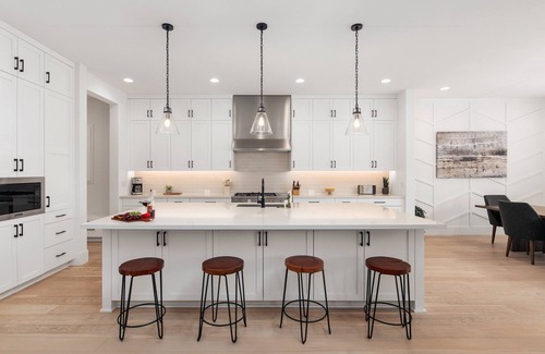 Wilshire Terrace House | Breeze - Sparkling Pool - Mins to Old Town