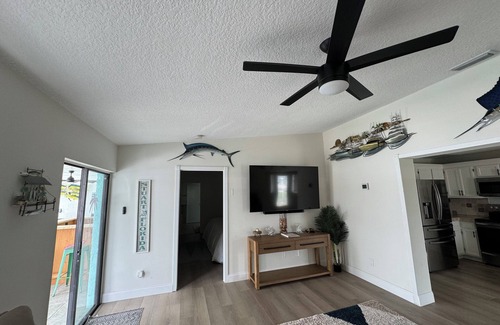 Stuart House | Breezy 4BR w/Golf Clubs + Heated Pool + Tiki Bar