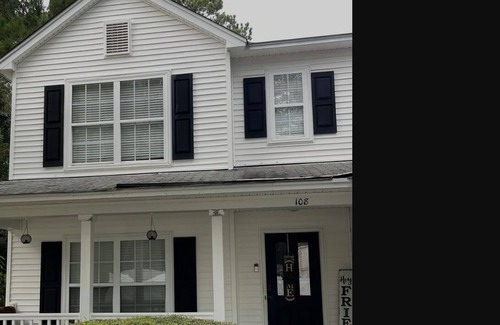 Bluffton House | Breezy 5-Bed Home with Walk-In Closets, Fenced Yard, Lagoon View, and Utilities