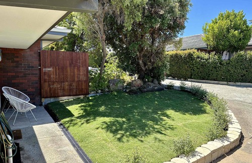 Scarborough Villa | Breezy beach villa - 5 minute walk to beach, cafes & restaurants!