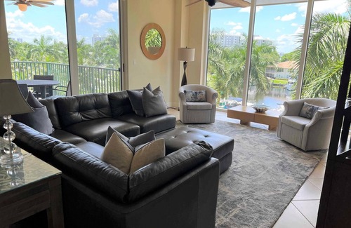 Fort Myers Condo | Breezy condo with poolside views!