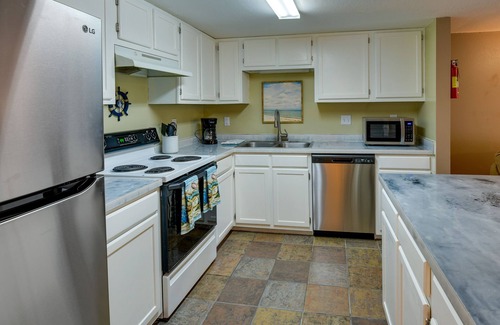 Wright House | Breezy Fort Walton Townhome ~ 5 Mi to Beach!
