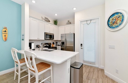 West Kissimmee Cottage | Breezy Green Cottage with Private Hot Tub near Disney with Margaritaville.