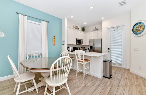 West Kissimmee Cottage | Breezy Green Cottage with Private Hot Tub near Disney with Margaritaville.