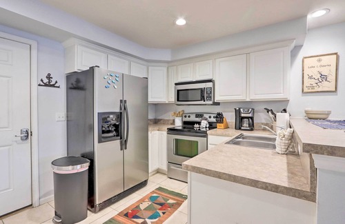 Camdenton Condo | Breezy Lakefront Condo w/Balcony & Lake View!