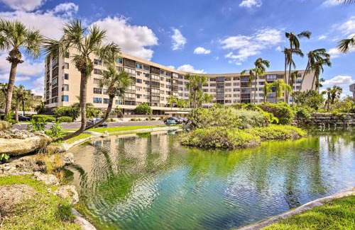 Siesta Key Apartment | Breezy Siesta Key Condo with Bay Views and Pool!