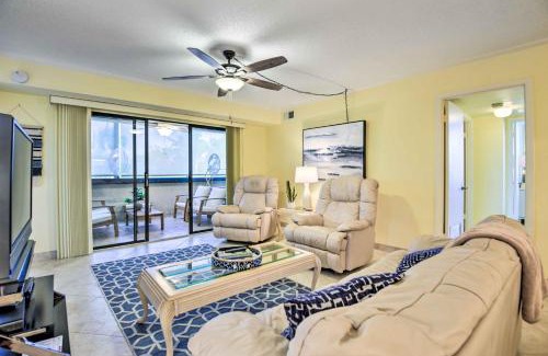 Siesta Key Apartment | Breezy Siesta Key Condo with Bay Views and Pool!