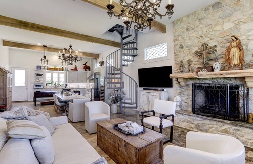 Brenham House | Brenham-Home/Barn amazing place to stay! Completed 2019