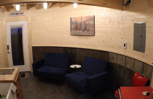 Arnold House | Brent & Jean's Grain Bin Inn Barnn