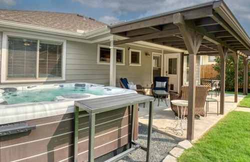 Brentwood House | Brentwood Bungalow, 3 BR, Bustling Central Austin