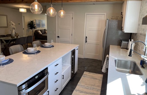 Brentwood House | Brentwood de Maria -Cowboy Pool & Dog Friendly