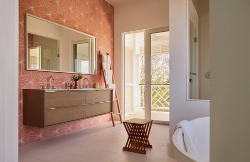 Dunmore Town House | Brett's House/with pool in fabulous Dunmore Town with luxury hotel amenities