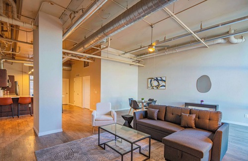 Tempe Apartment | Brewery District Apt | Pool, Gym, W/D & Parking