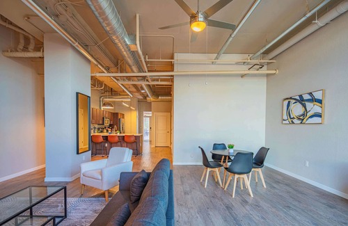 Tempe Apartment | Brewery District Apt | Pool, Gym, W/D & Parking