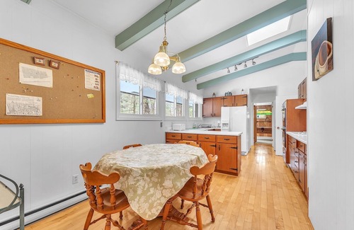 Bluewater Cottage | Brewster Beach House: Steps From The Beach In Southcott!