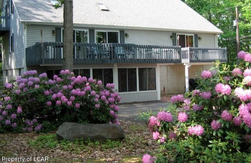 Lakeville House | Briar Hill Summit Circle with Boat Slip
