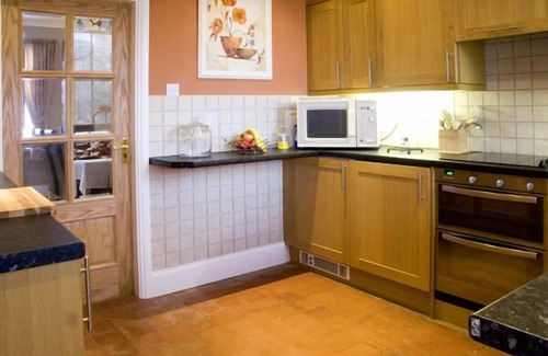 Lindale Cottage | BRIARCLIFFE COTTAGE, family friendly, with open fire in Lindale