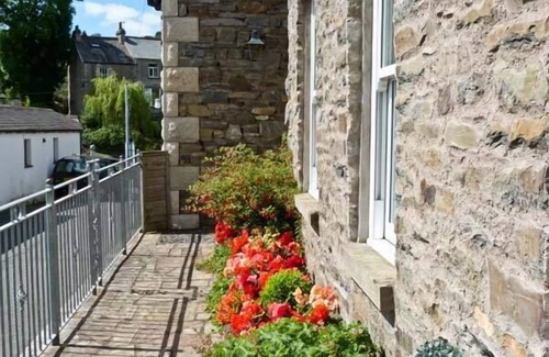 Lindale Cottage | BRIARCLIFFE COTTAGE, family friendly, with open fire in Lindale