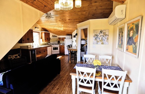 Templeton House | Briarwood Cottage & Apartment is a charming English-inspired storybook cottage!