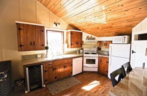Templeton House | Briarwood Cottage & Apartment is a charming English-inspired storybook cottage!
