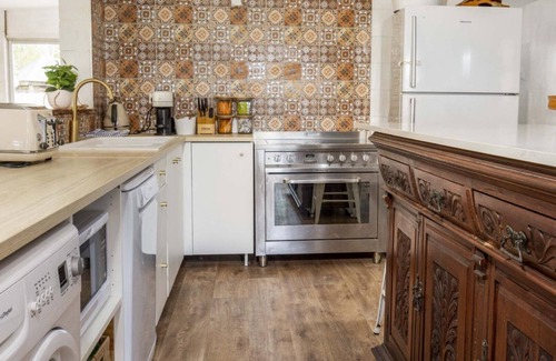 Bongaree House | Bribie Boho - 250m to the Waterfront (Pet Friendly)