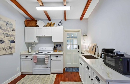 Jekyll Island House | Brice Shore To Please - charming Jekyll duplex close to beach