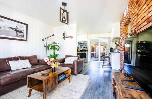 Central Naples House | Brick Enclave with Mini Golf & SPA, 5mins to beach