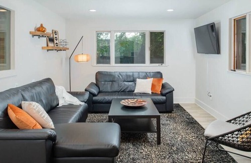 Appleton House | 𝐁𝐫𝐢𝐜𝐤 𝐇𝐨𝐮𝐬𝐞 𝐂𝐡𝐚𝐫𝐦 4 br, 3 bath