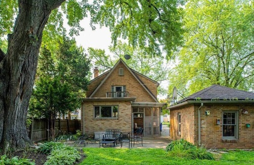 Appleton House | -Brick House Charm - 4 br, 3 bath