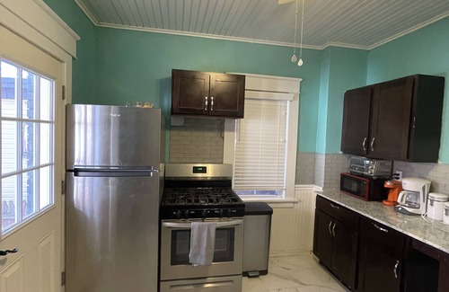 Erie House | Brick house in Historic "Milionaire's Row" Neighborhood - 10mins to Presque Isle