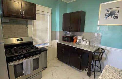 Erie House | Brick house in Historic "Milionaire's Row" Neighborhood - 10mins to Presque Isle