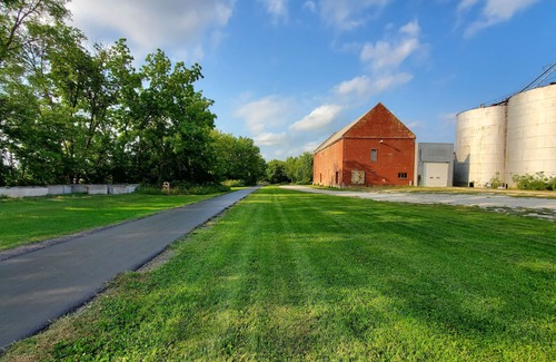 Waseca House | Brick & Vine Suite - Newly Remodeled!