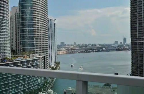 Downtown Miami Condo | Brickell River LOFT/parking & 12 min to South Beach
