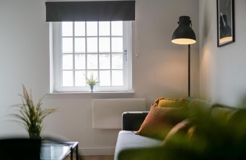 Heath Apartment | Brickworks Apartment in the City Centre - CF10 5EG