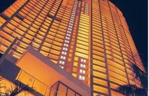 Brisbane Central Business District Apartment | Bridge and River Views