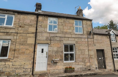 Thropton Cottage | BRIDGE END COTTAGE, pet friendly, with a garden in Rothbury