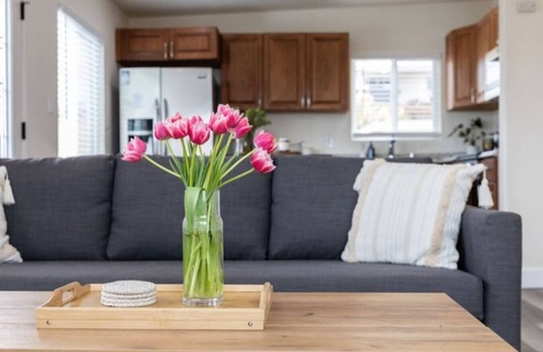 Grant Hill Villa | Bridge|Heated Pool/Spa |Downtown|Freeways|Airport