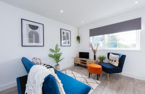 Shottery Apartment | Bridge House Apartments - Free Parking
