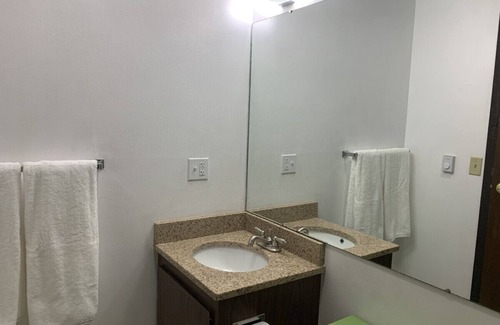 Tomahawk Cabin | Bridge Inn Rm107 Pet Friendly 2 Queens River View