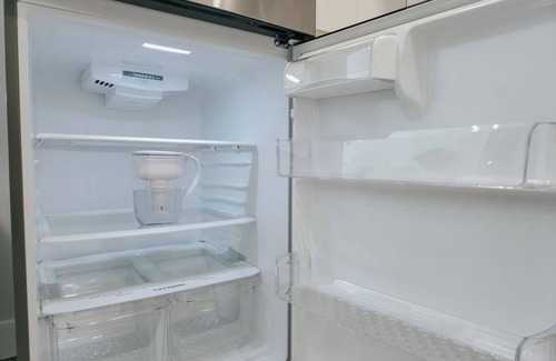 Center City Apartment | Bridge View/2 King Beds/75"TV/Rain Shower