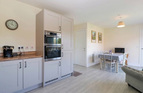 Portskewett Cottage | BRIDGE VIEW, pet friendly, country holiday cottage in Caldicot